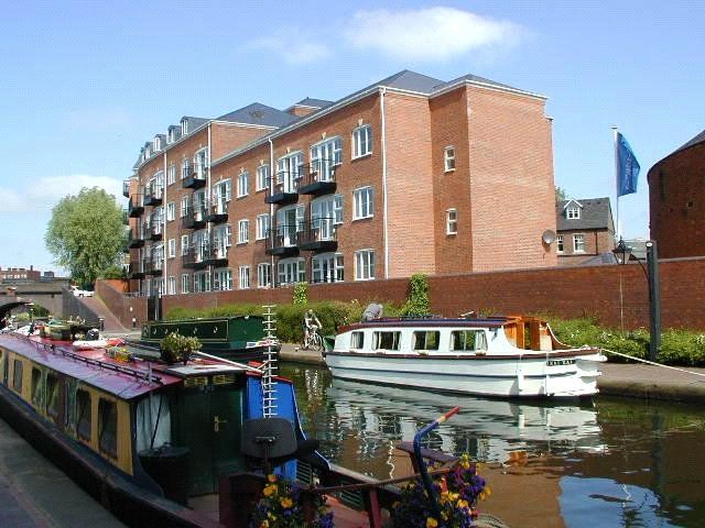 Property photo 1 of 18 Waterside Court