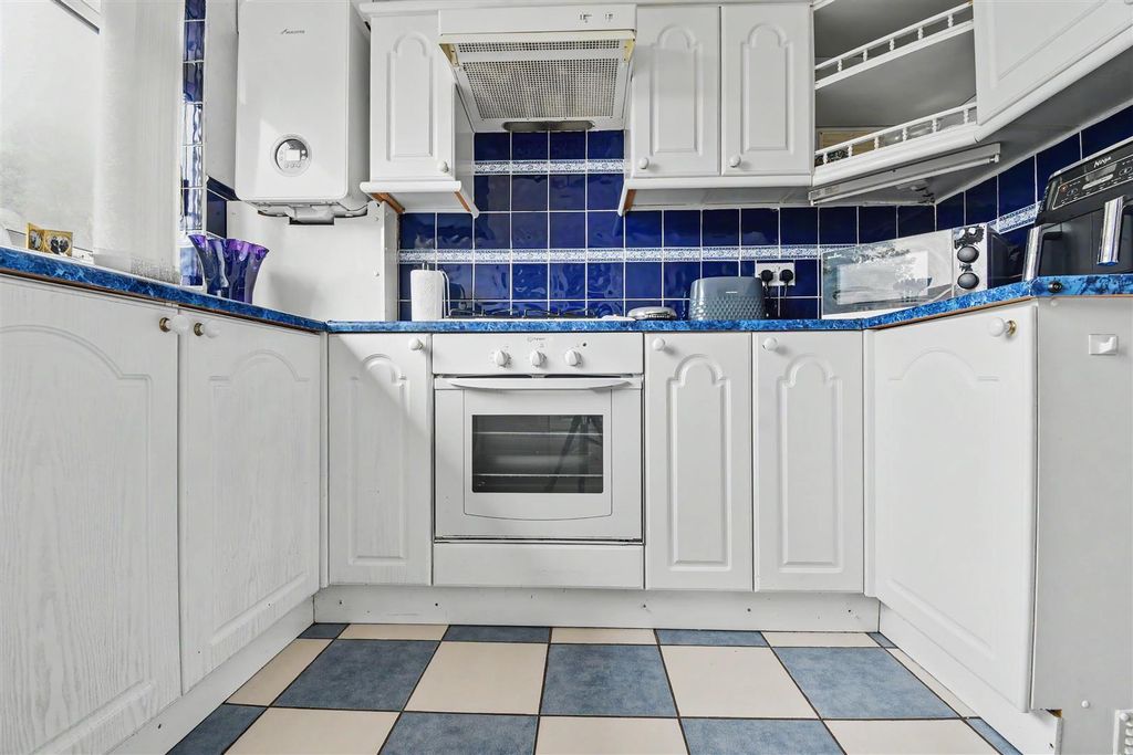 Property photo 3 of 21 Kitchen