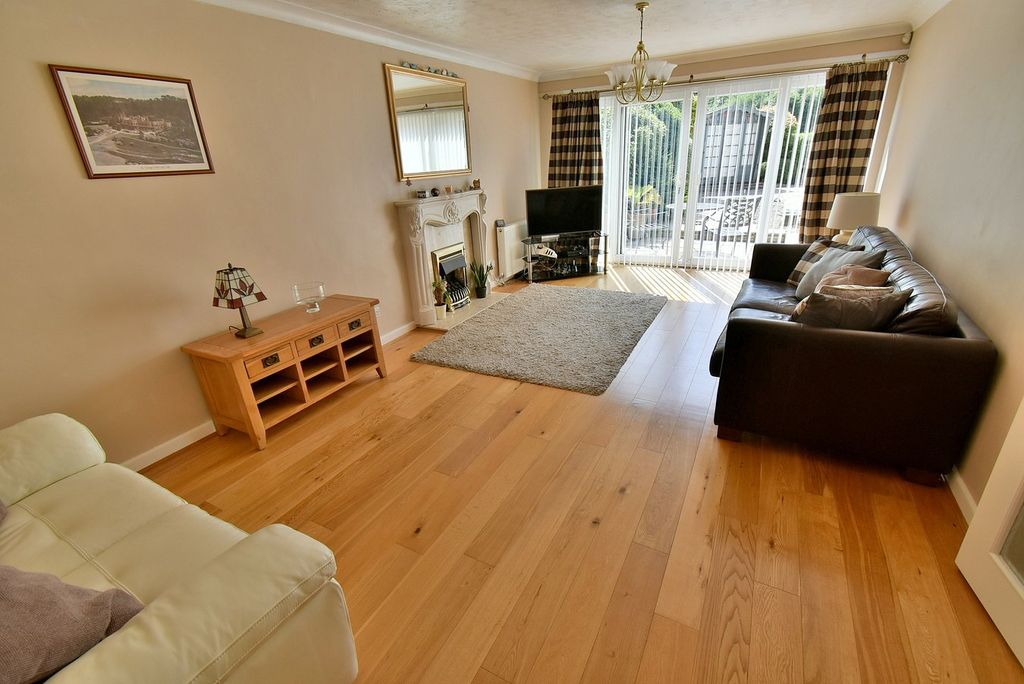 Property photo 2 of 14 Lounge