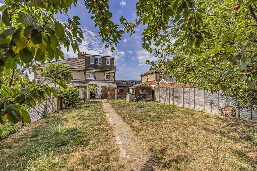 Property photo 2 of 26 92 Jubilee Road, Waterlooville-Porticomarketing-So