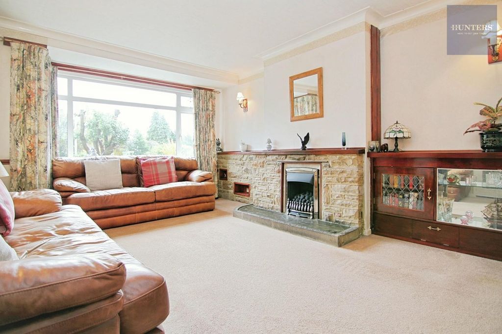 Property photo 2 of 20 Living Room