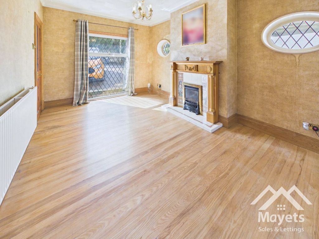 Property photo 2 of 35