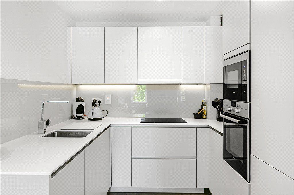 Property photo 3 of 16 Kitchen