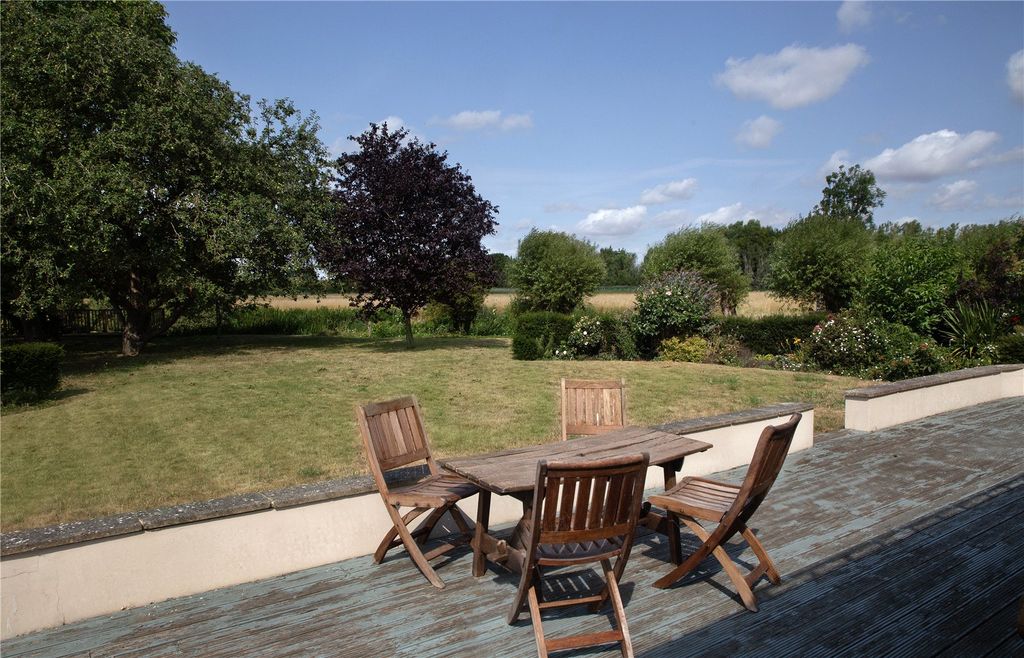 Property photo 3 of 19 Terrace