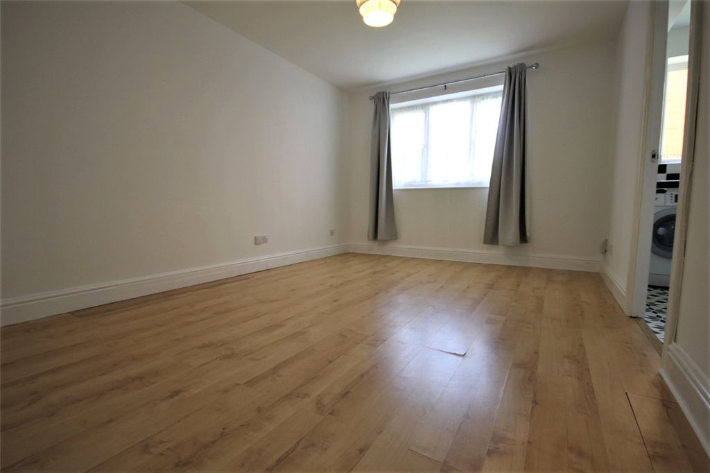 Property photo 2 of 10 Lounge