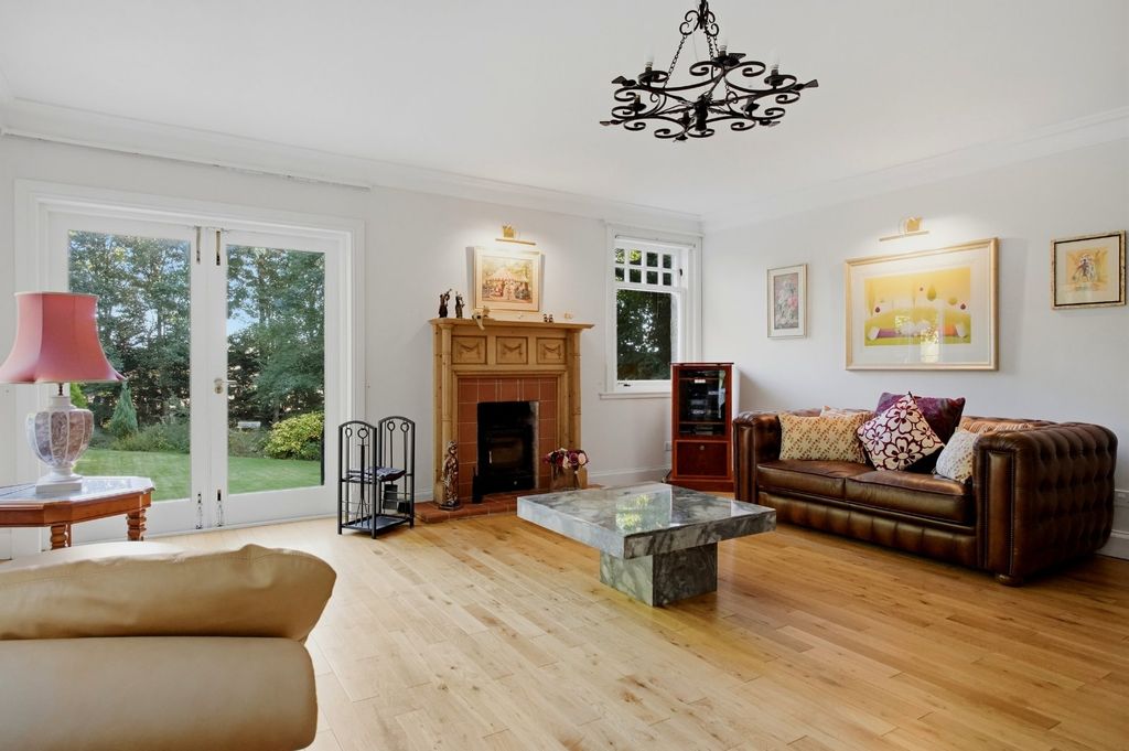 Property photo 3 of 26 Sitting Room