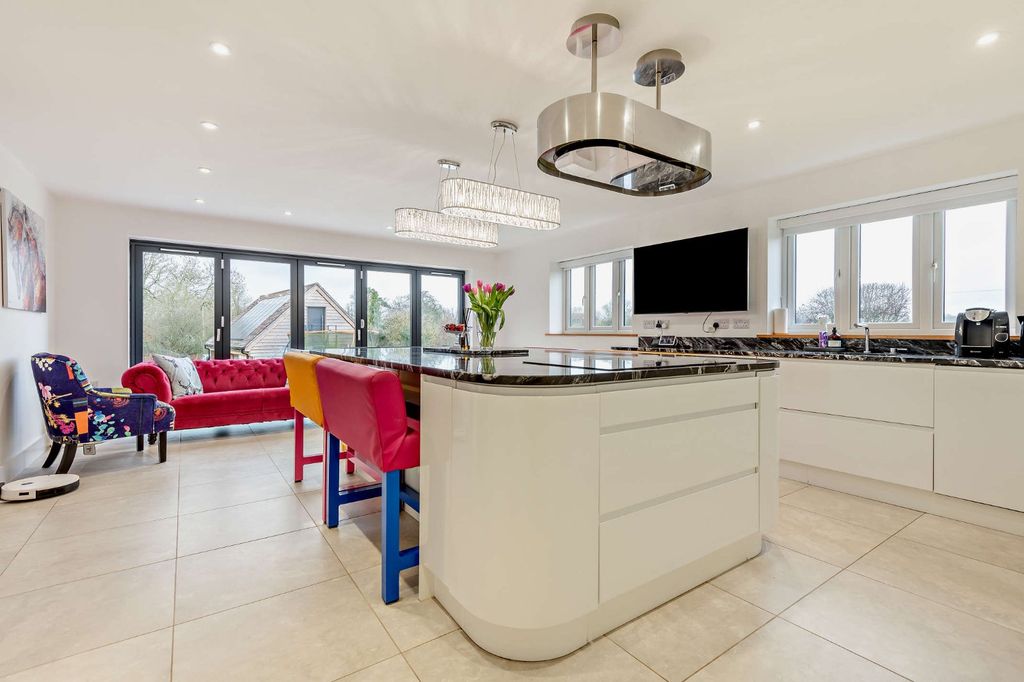 Property photo 2 of 20 Kitchen