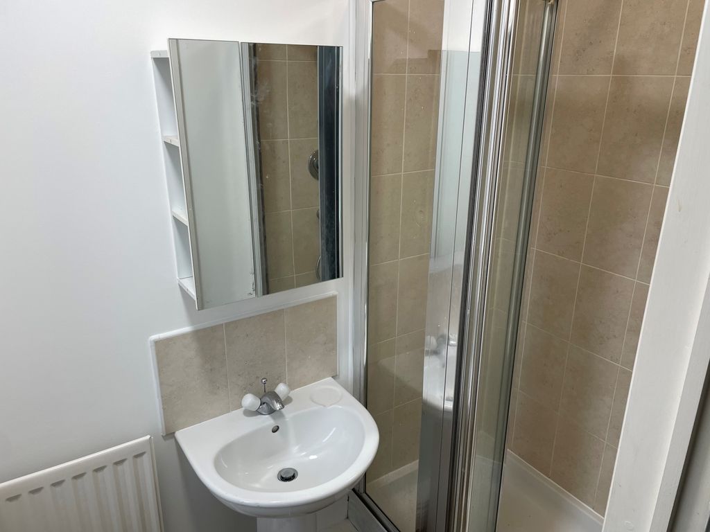 Property photo 3 of 5 En Suite