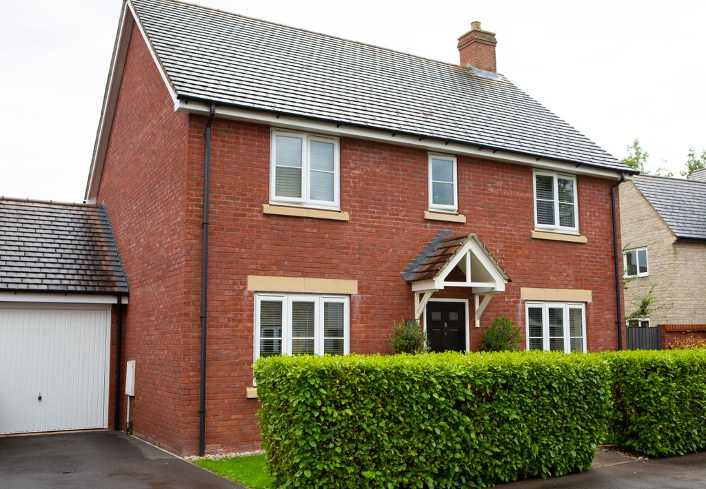 Property photo 3 of 32