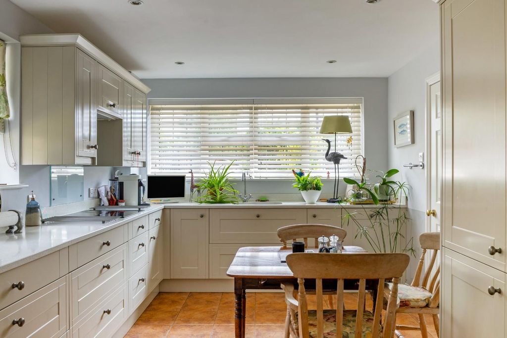 Property photo 3 of 19 Kitchen / Breakfast