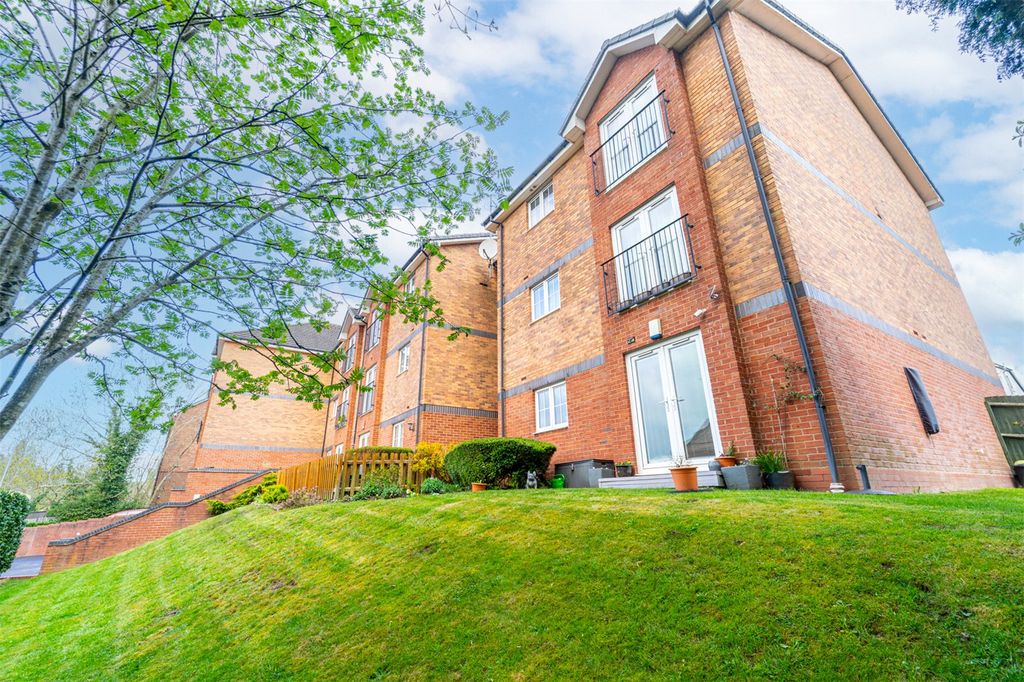 Property photo 2 of 21 Picture No. 23