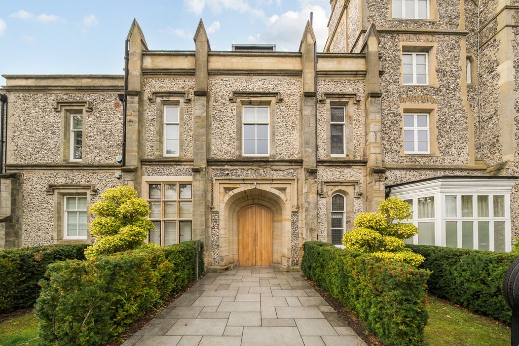 Property photo 3 of 25 External