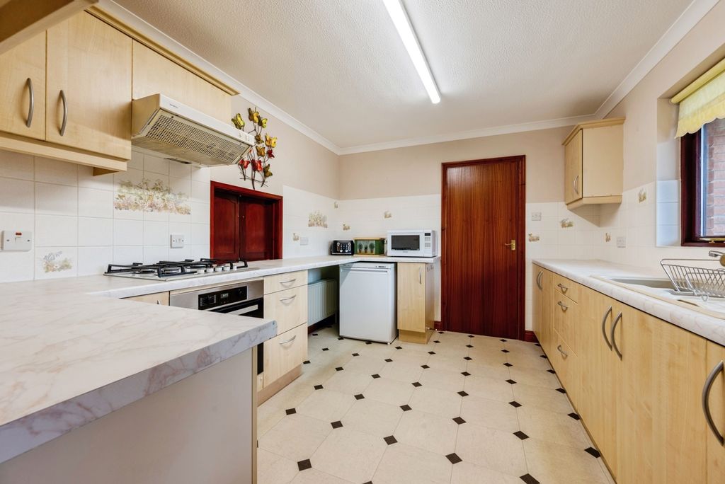 Property photo 2 of 17 Photo