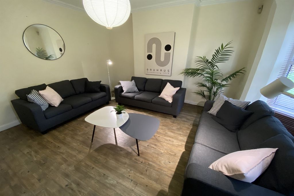 Property photo 1 of 13 (Main)