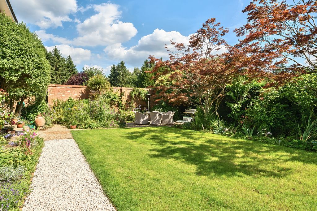 Property photo 3 of 22 Private Garden