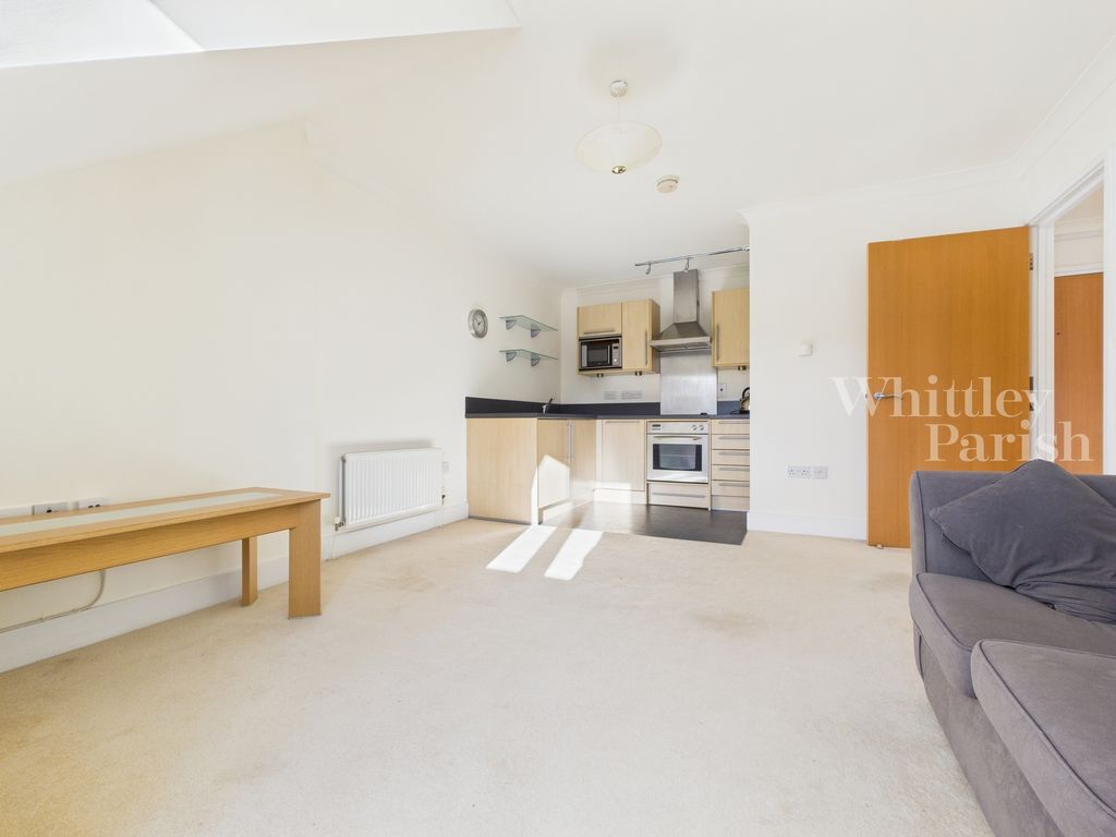 Property photo 3 of 14 Cam04332G0-Pr0515-Still006