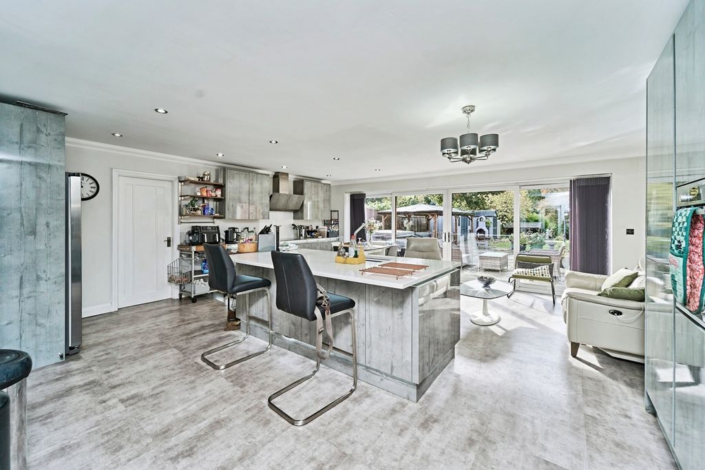 Property photo 3 of 15 Photo