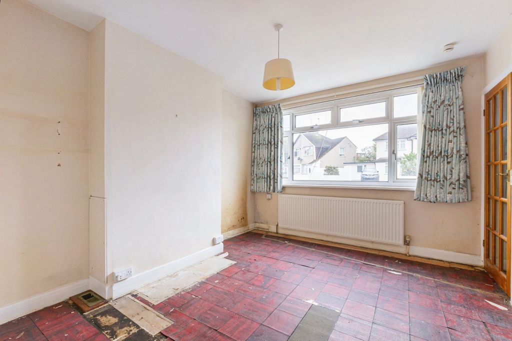 Property photo 3 of 15 56 Langley Crescent, Harlington, Hayes, Ub3 5Hn