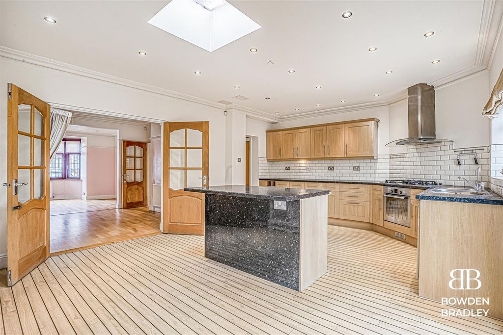 Property photo 2 of 14 A7_00304-Hdr.Jpg