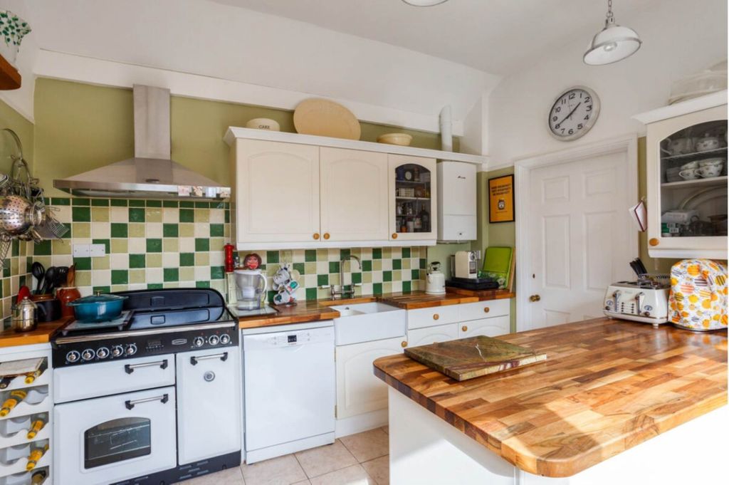 Property photo 3 of 16