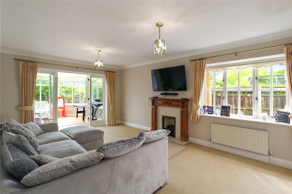 Property photo 2 of 24 Picture No. 32
