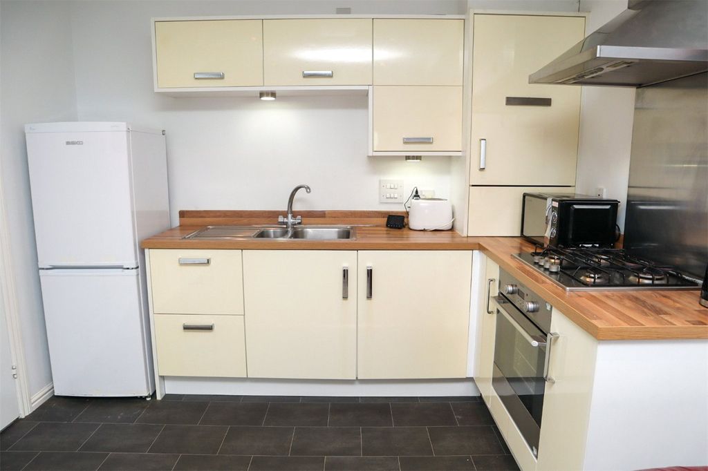 Property photo 2 of 18 Lounge / Kitchen