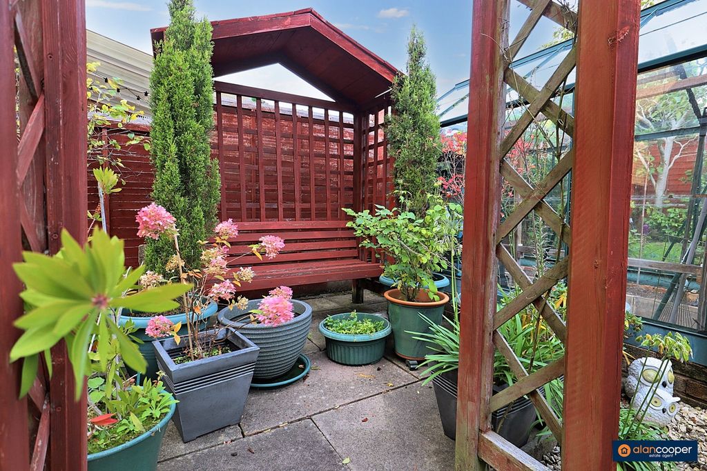 Property photo 2 of 30 4546614