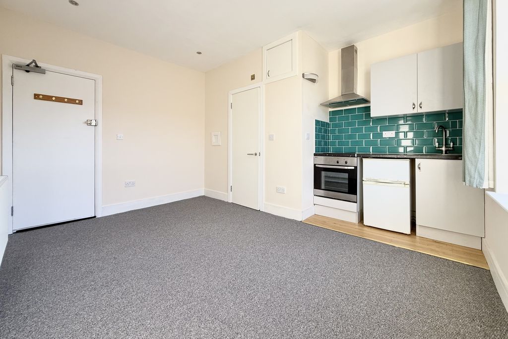 Property photo 3 of 8 3