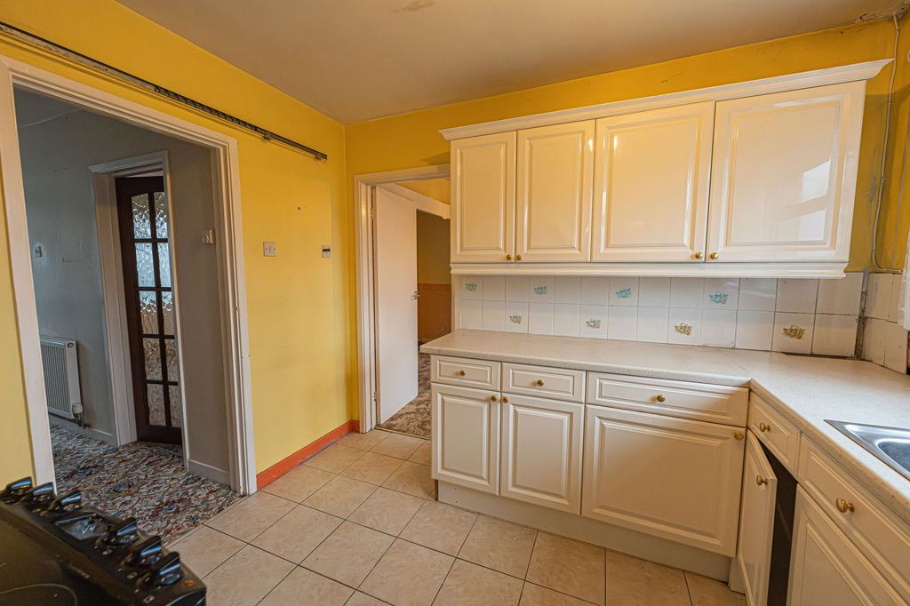 Property photo 3 of 33