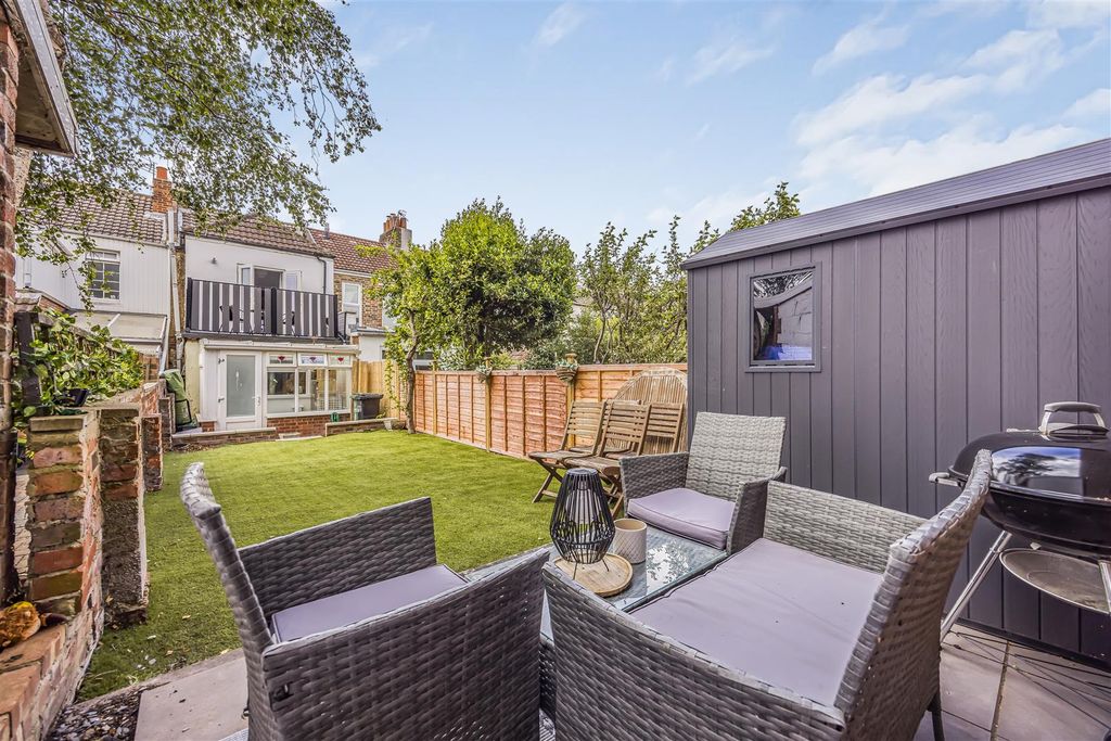 Property photo 1 of 25 23 Leopold Street, Southsea-Porticomarketing-Soldb