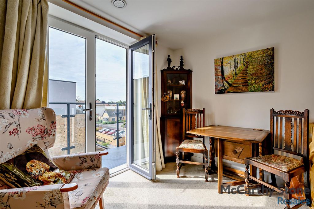 Property photo 3 of 30 8661247-Interior04-800.Jpg