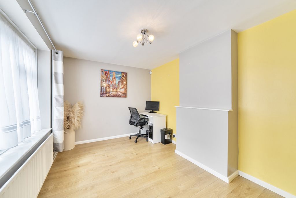 Property photo 3 of 9 1480593-20-6A32Ad...