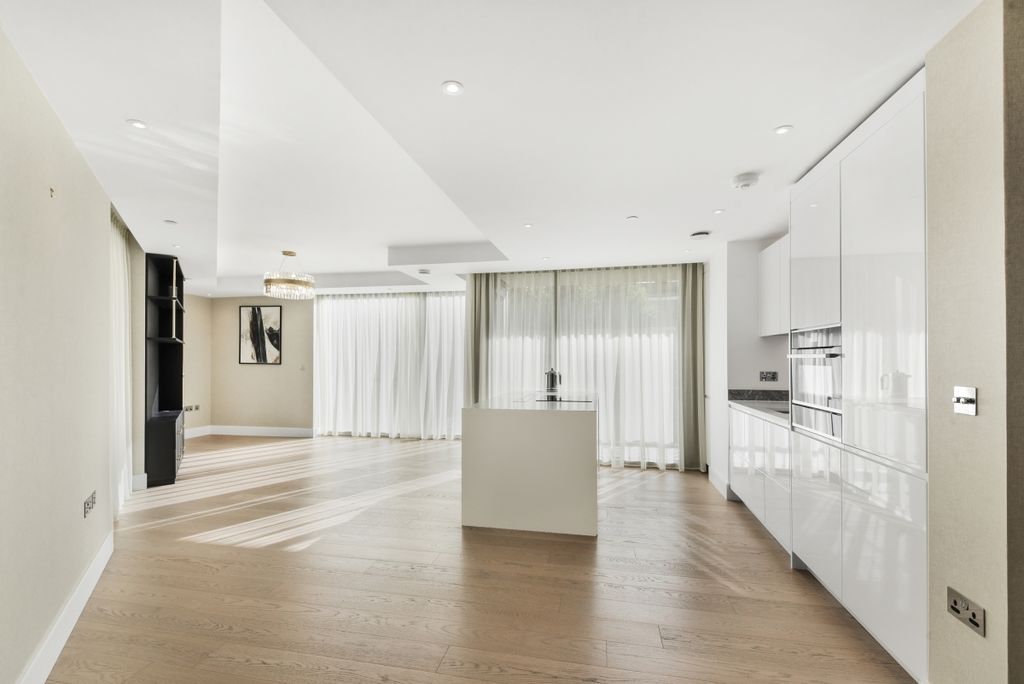 Property photo 1 of 20 Sherrin House