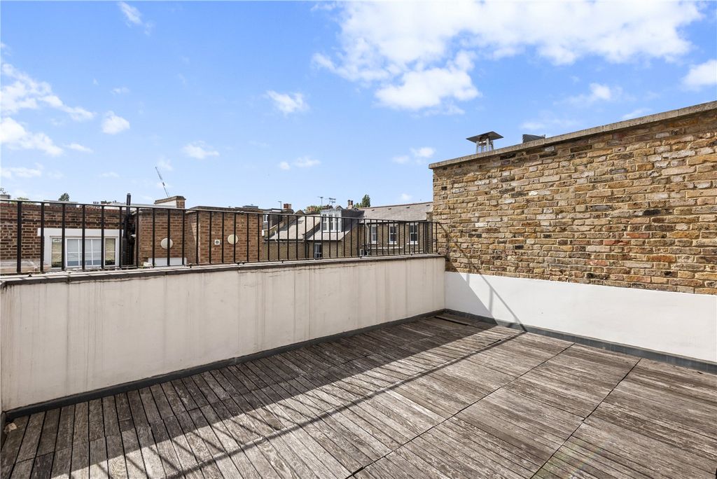 Property photo 2 of 11 Terrace