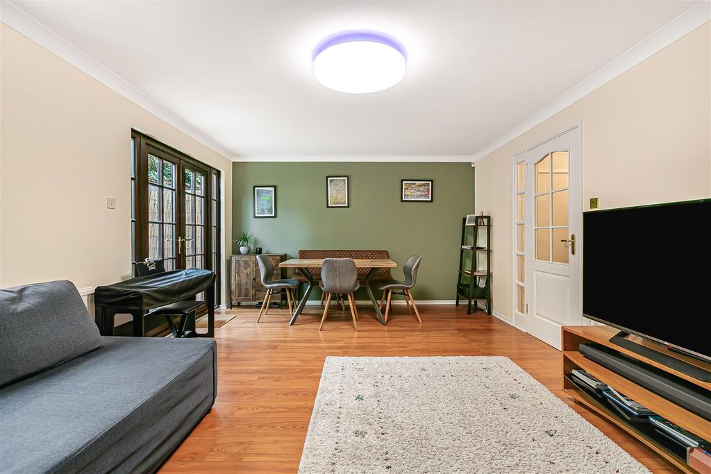 Property photo 2 of 21