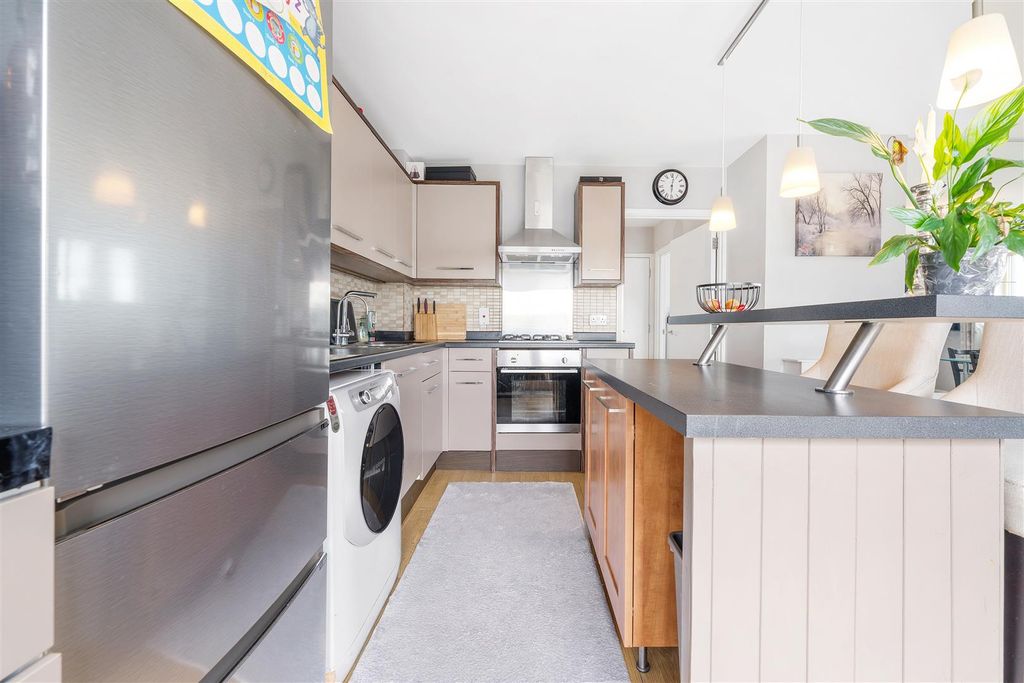 Property photo 3 of 12 Conway Close-10.Jpg