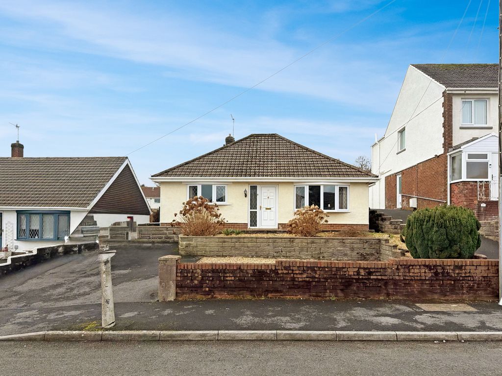 Property photo 1 of 32