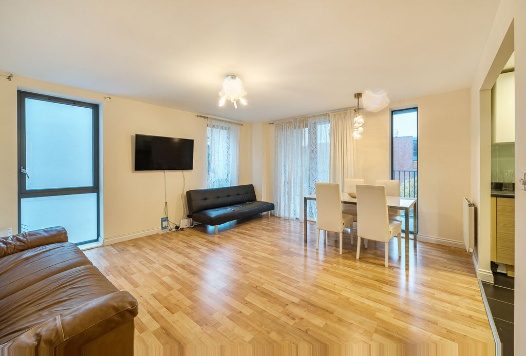 Property photo 1 of 12 1350376-2-6902468...