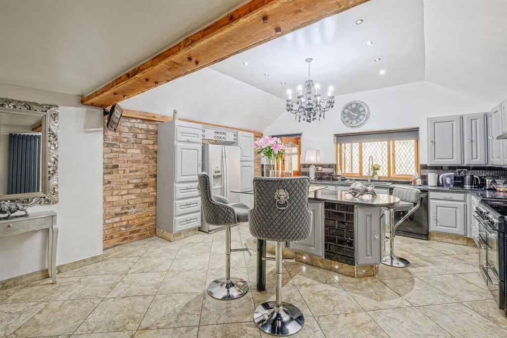 Property photo 3 of 31