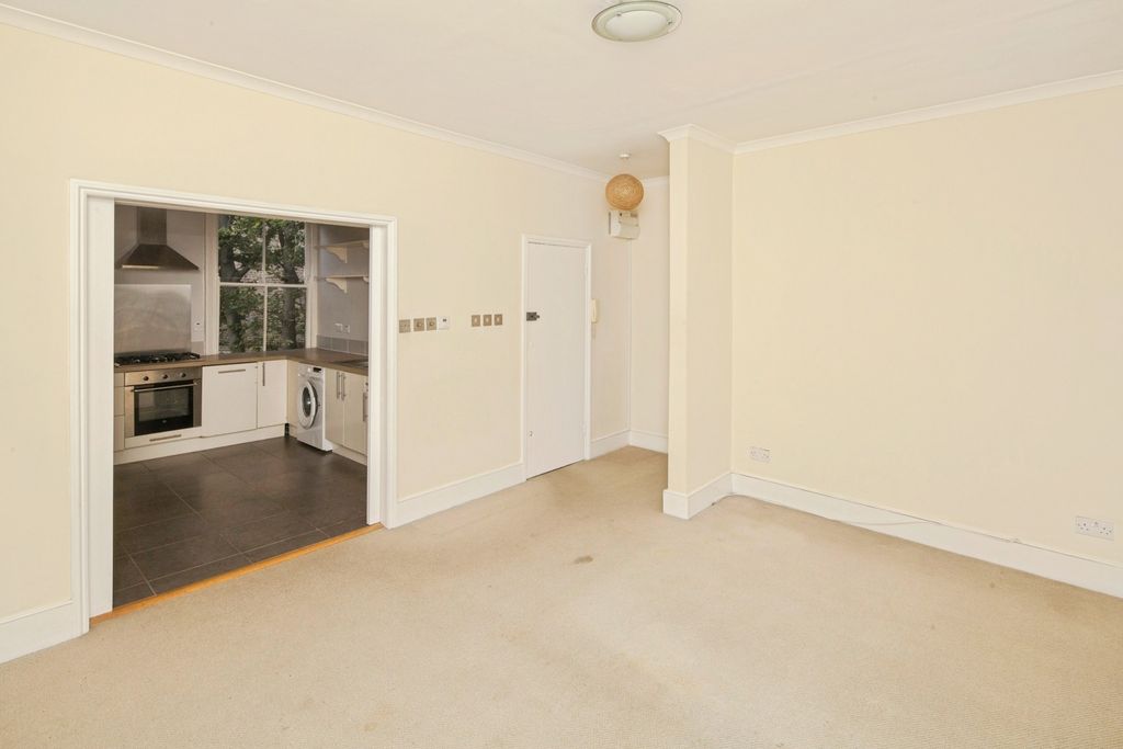Property photo 3 of 17 Photo