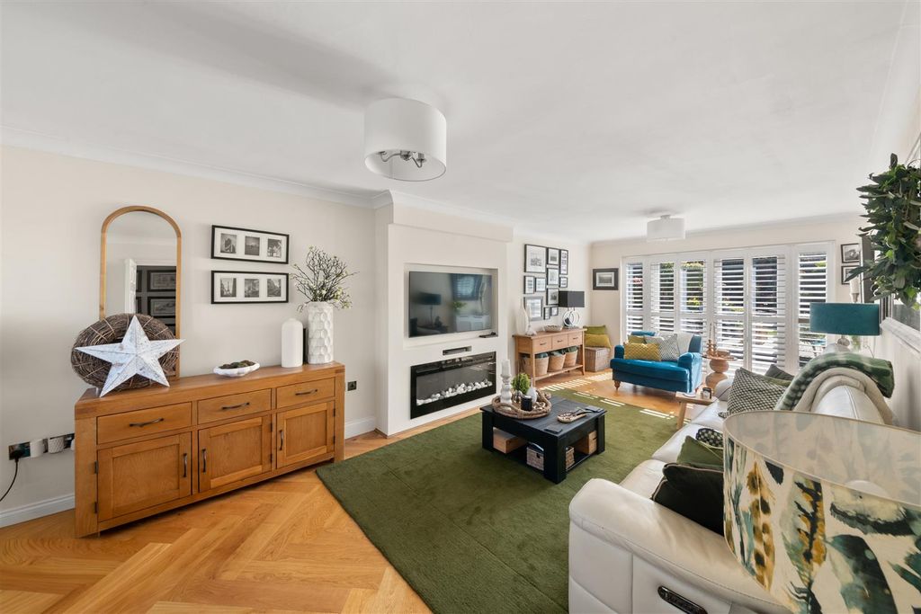 Property photo 2 of 27