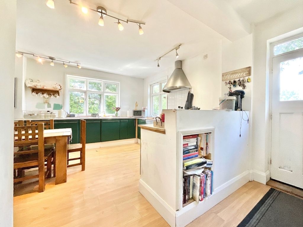 Property photo 3 of 39