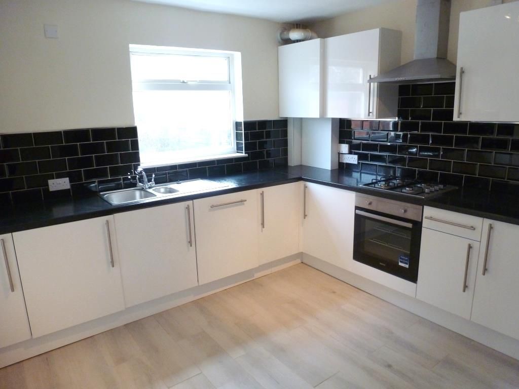 Property photo 2 of 7 Kitchen