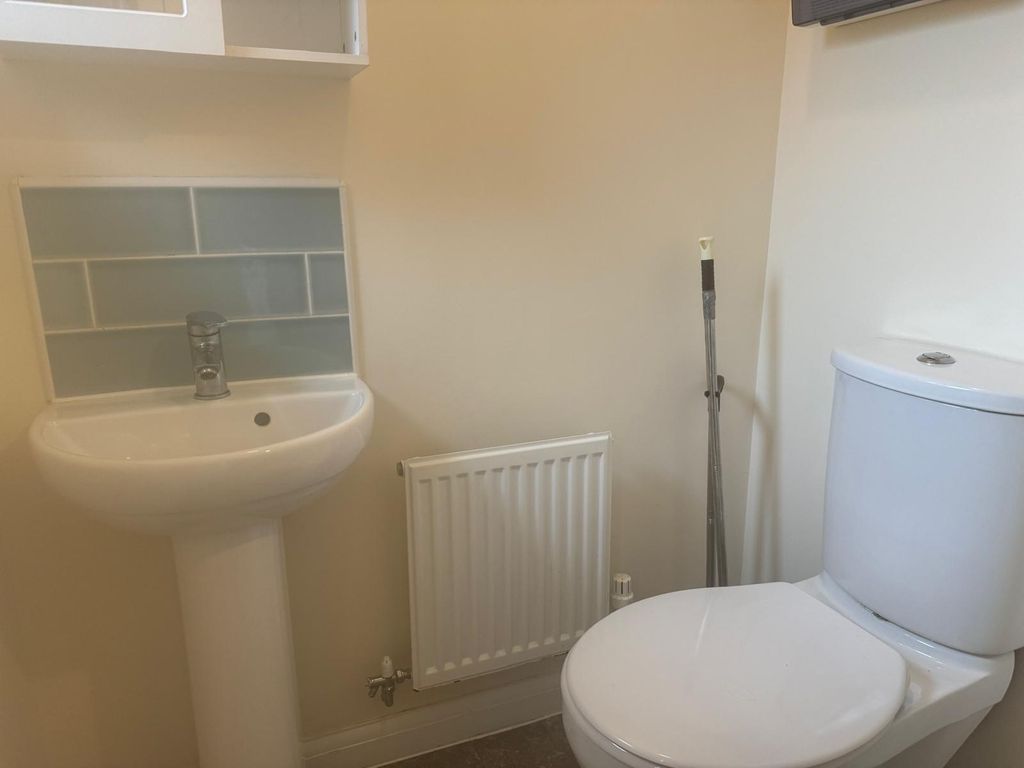 Property photo 2 of 46 Compact, Well-Kept Bathroom With A Modern Pedestal...