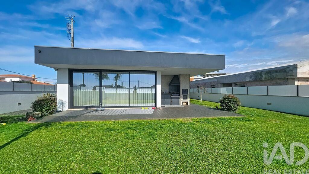 Property photo 2 of 31