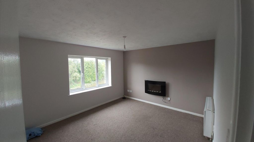 Property photo 2 of 11 Living Room