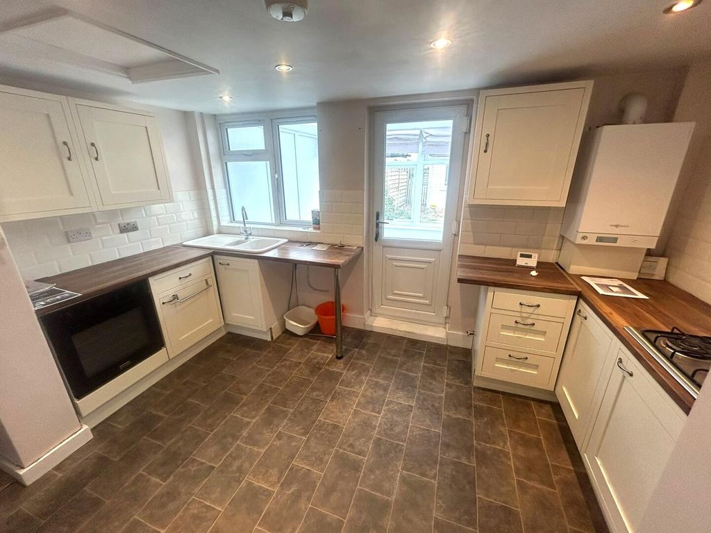 Property photo 2 of 15 Kitchen