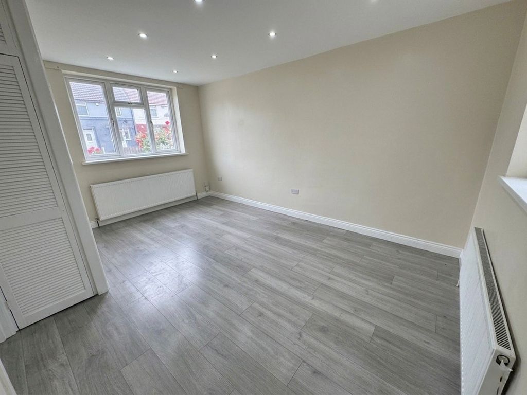 Property photo 3 of 11 Gallery