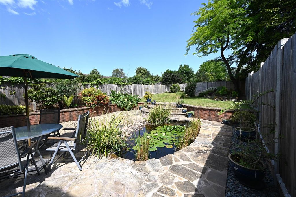 Property photo 3 of 21 Garden.Jpg