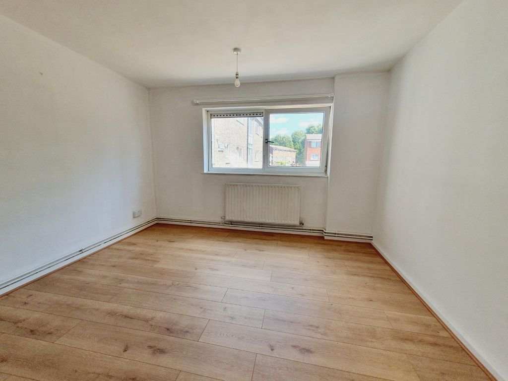 Property photo 3 of 12 Picture No. 01